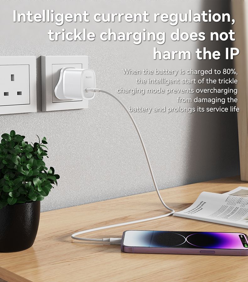 Yesido YC76L PD 20W USB-C / Type-C Port Quick Charger with Type-C to 8 Pin Cable, UK Plug (White)